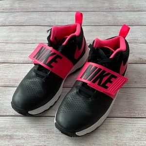 Nike Team Hustle Girls Basketball Shoes